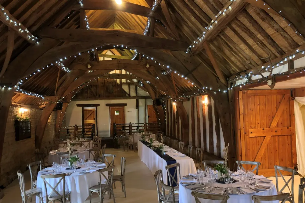 Jubilee Barn - Boutique Glamping & wedding venue close to Silverstone